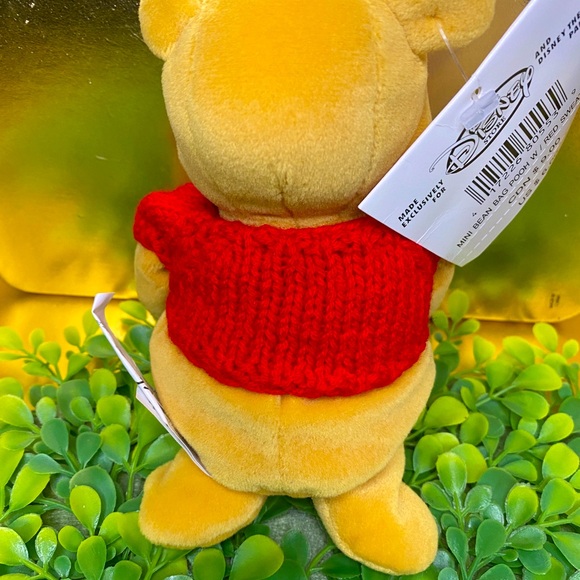 DISNEY STORE NWT 90s WINNIE THE POOH w/RED KNIT HEART SWEATER BEAN BAG PLUSH 8” - Picture 8 of 12